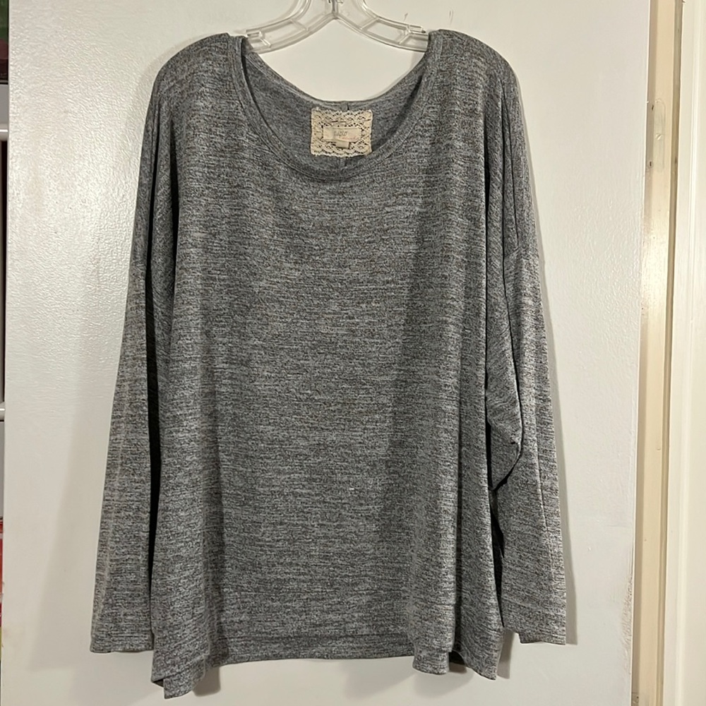 Cupio gray lightweight sweater